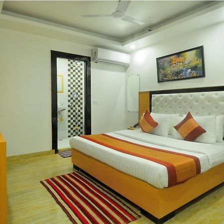 Hotel Noida Delight Zewnętrze zdjęcie
