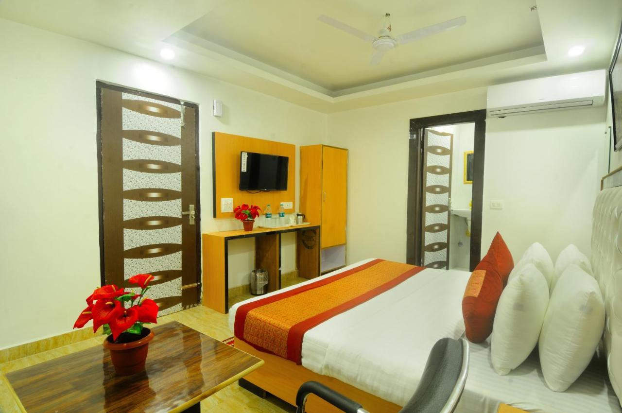 Hotel Noida Delight Zewnętrze zdjęcie