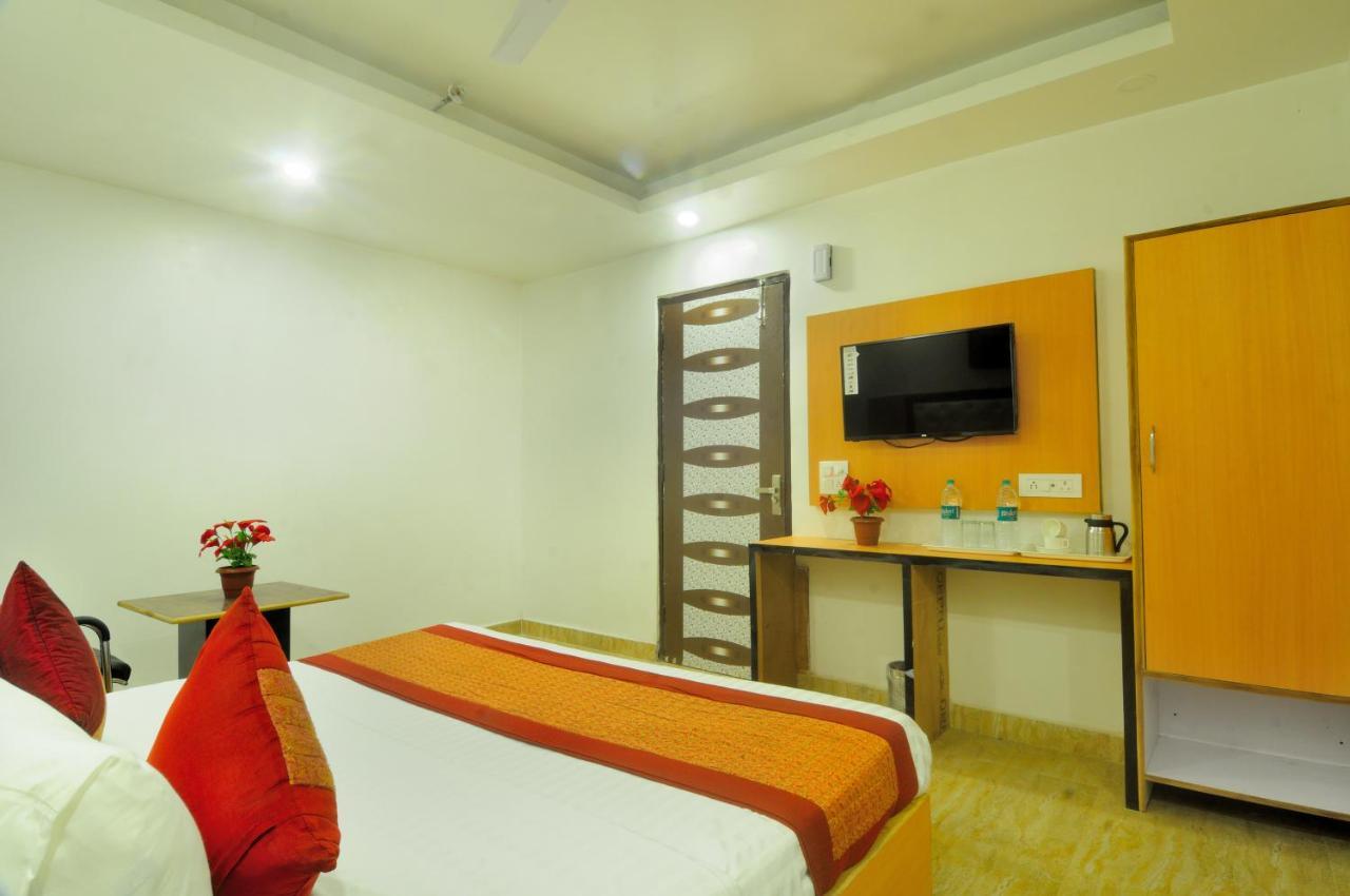 Hotel Noida Delight Zewnętrze zdjęcie
