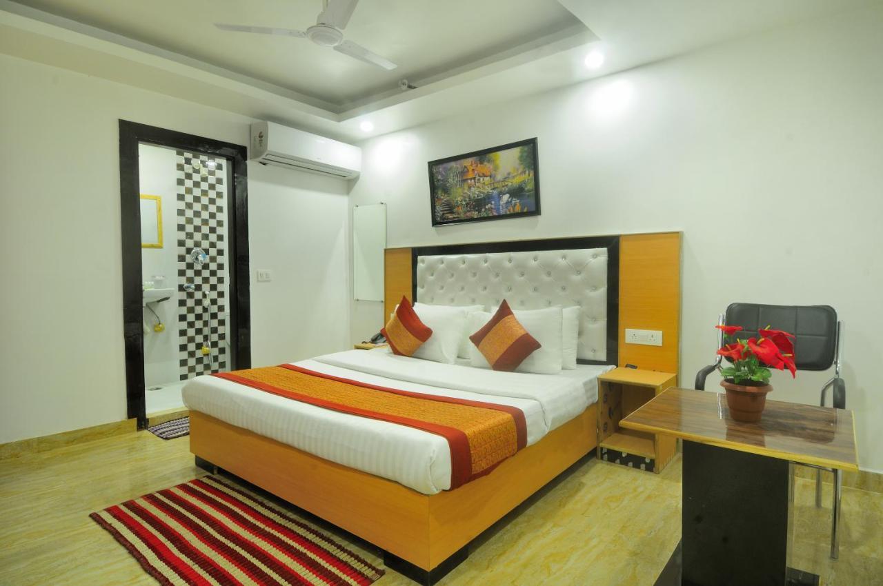Hotel Noida Delight Zewnętrze zdjęcie