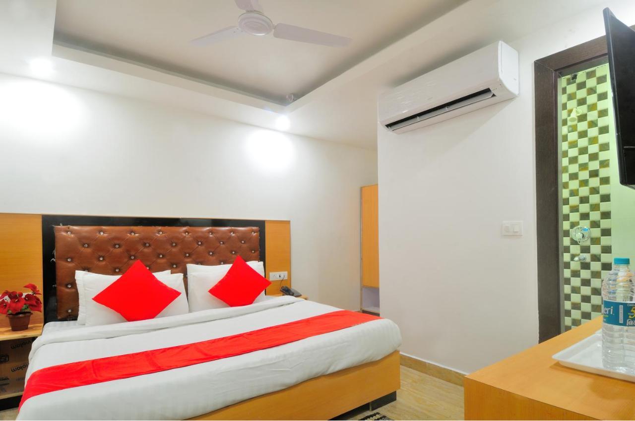 Hotel Noida Delight Zewnętrze zdjęcie
