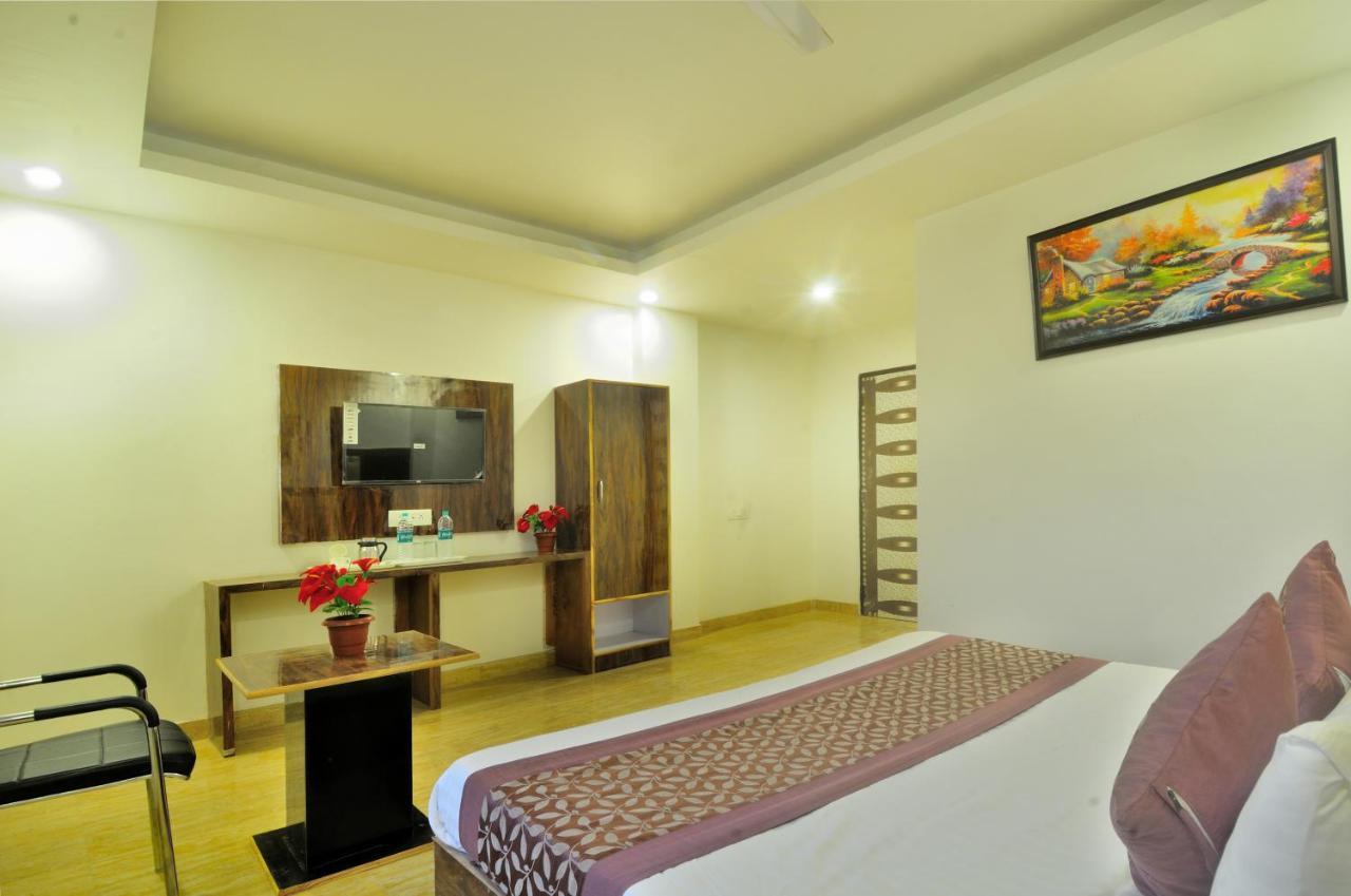 Hotel Noida Delight Zewnętrze zdjęcie