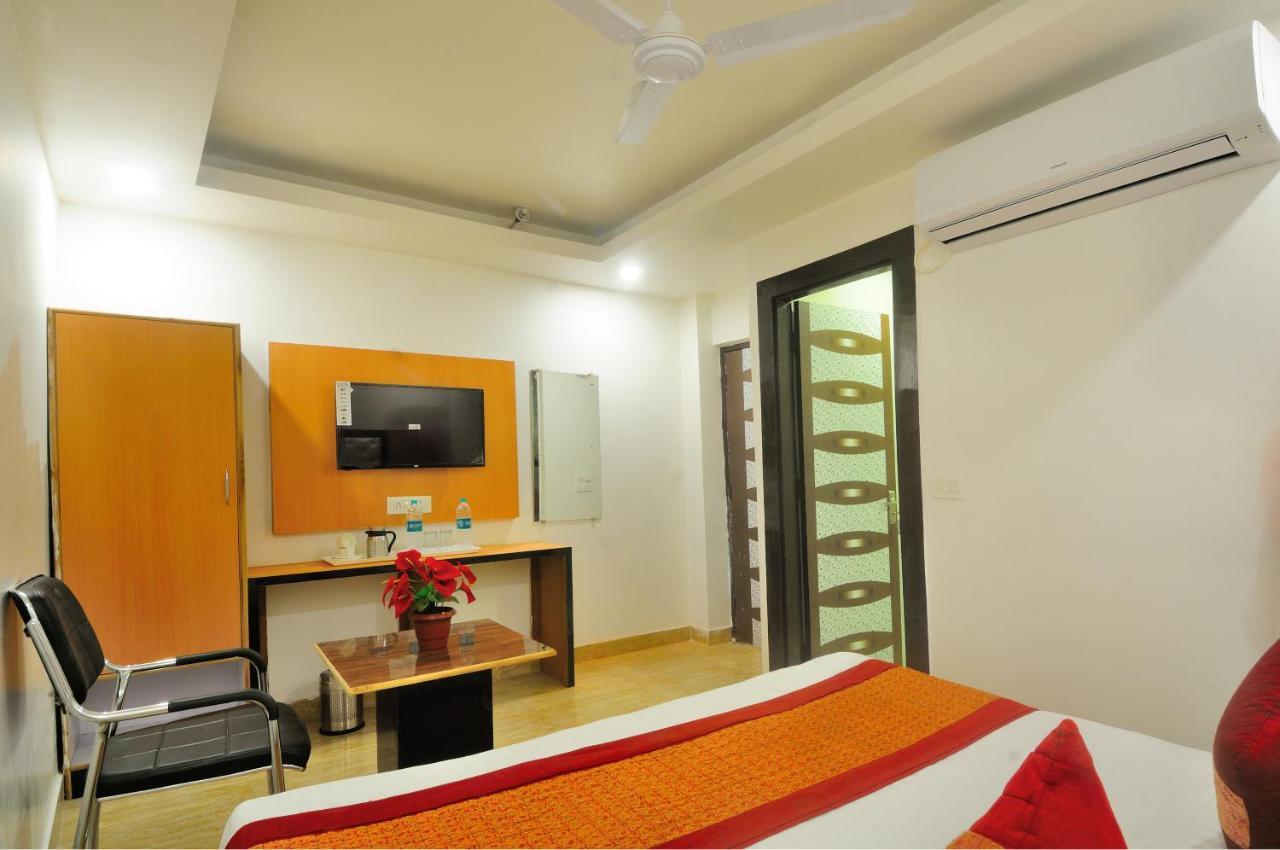 Hotel Noida Delight Zewnętrze zdjęcie