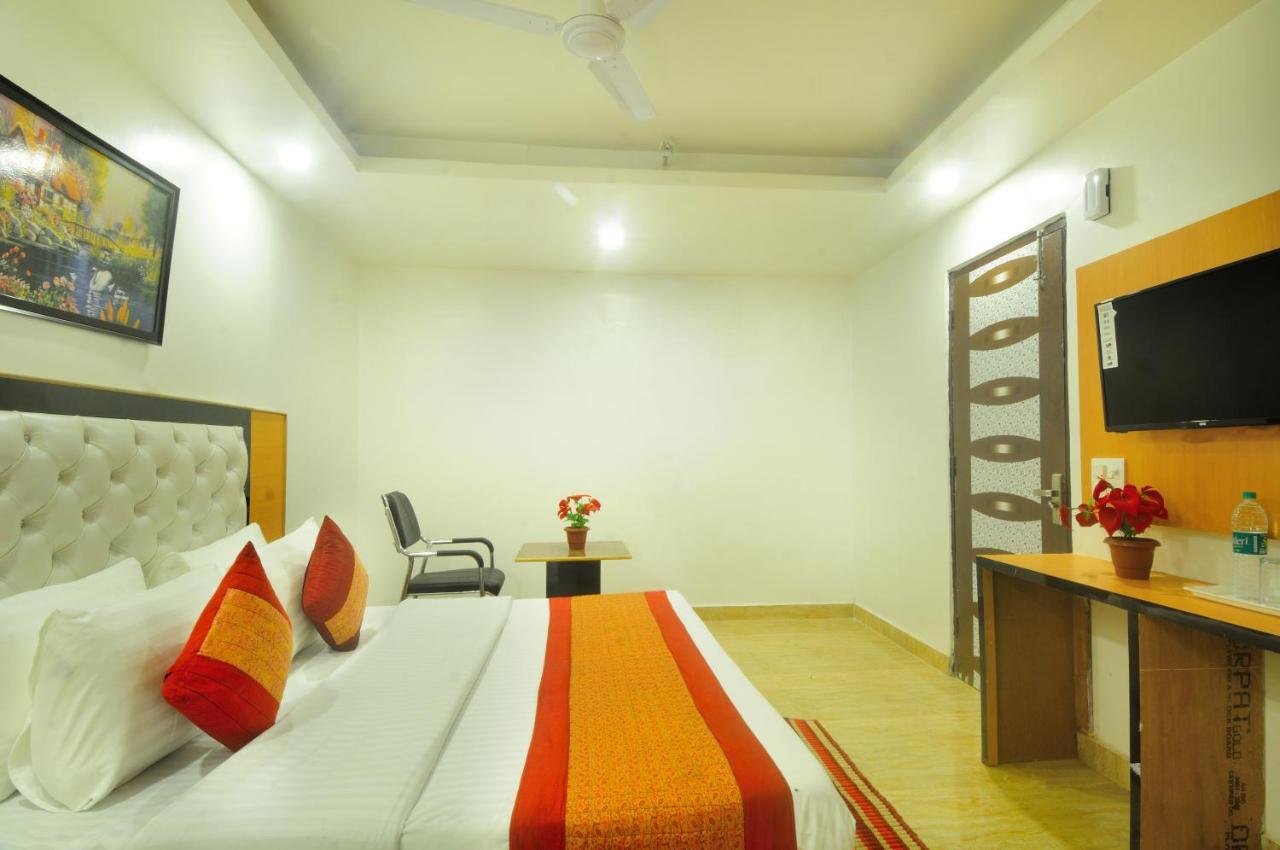 Hotel Noida Delight Zewnętrze zdjęcie