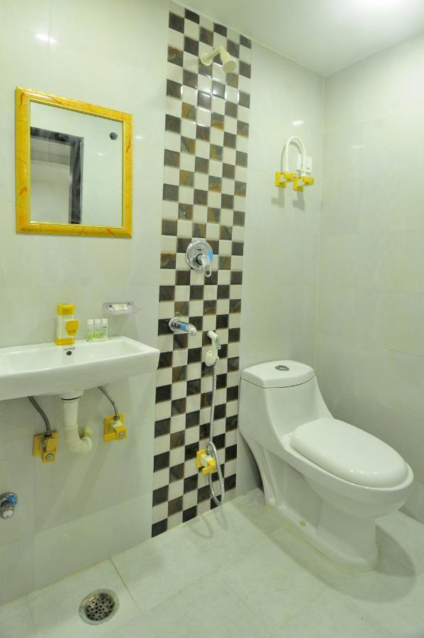 Hotel Noida Delight Zewnętrze zdjęcie