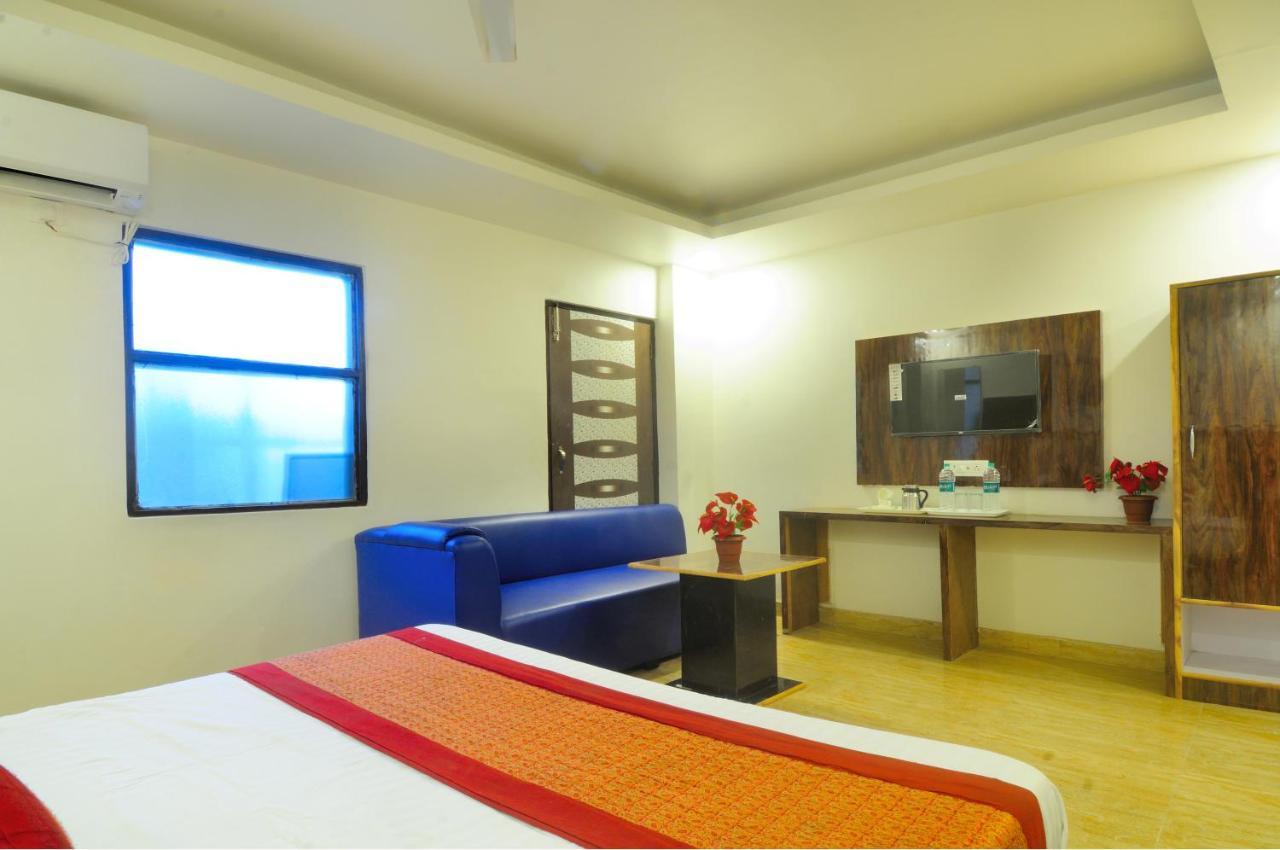 Hotel Noida Delight Zewnętrze zdjęcie
