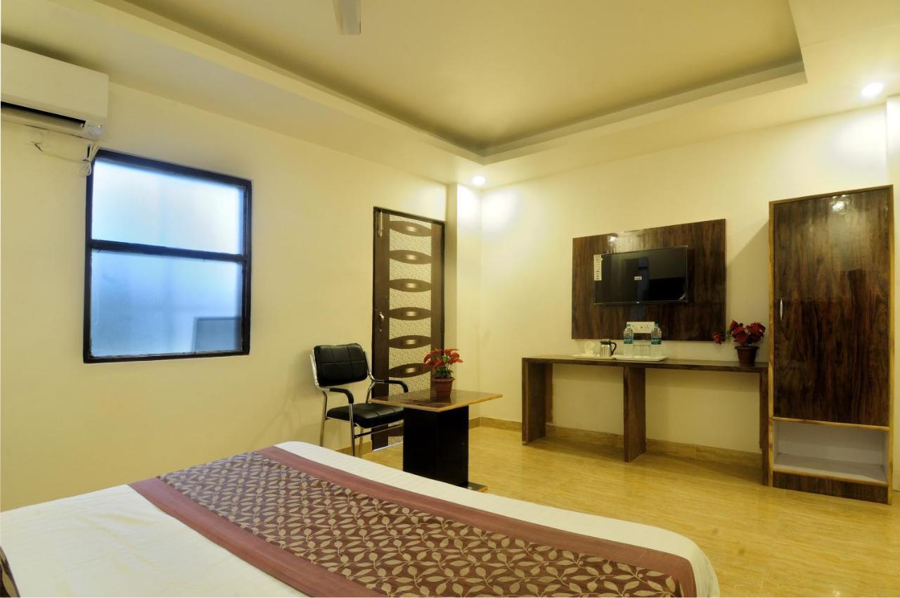Hotel Noida Delight Zewnętrze zdjęcie